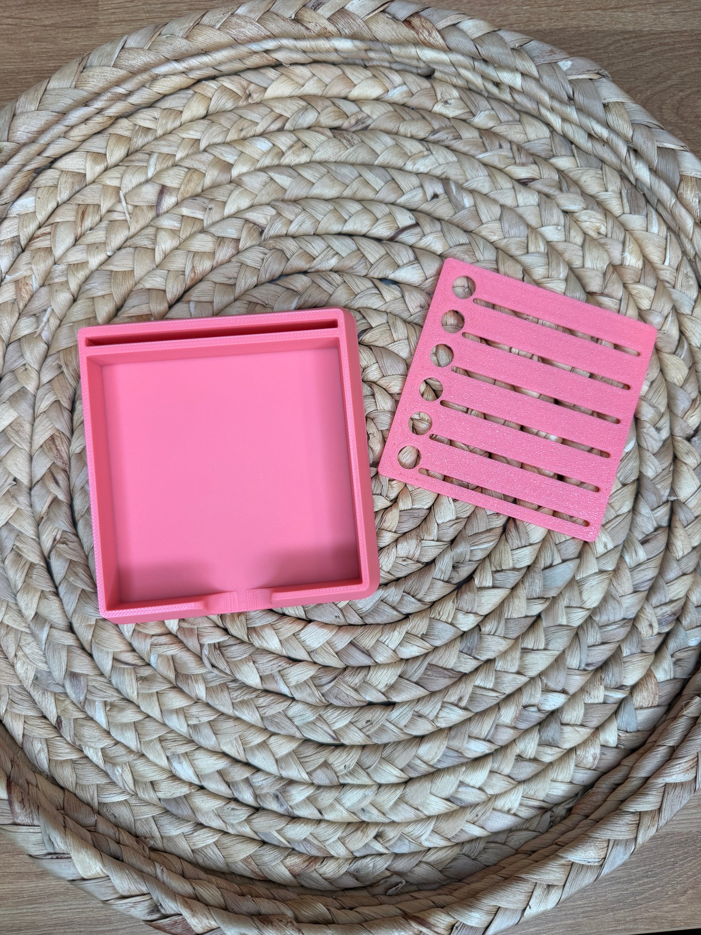 Desk Note Holder with Built-In Checklist Stencil