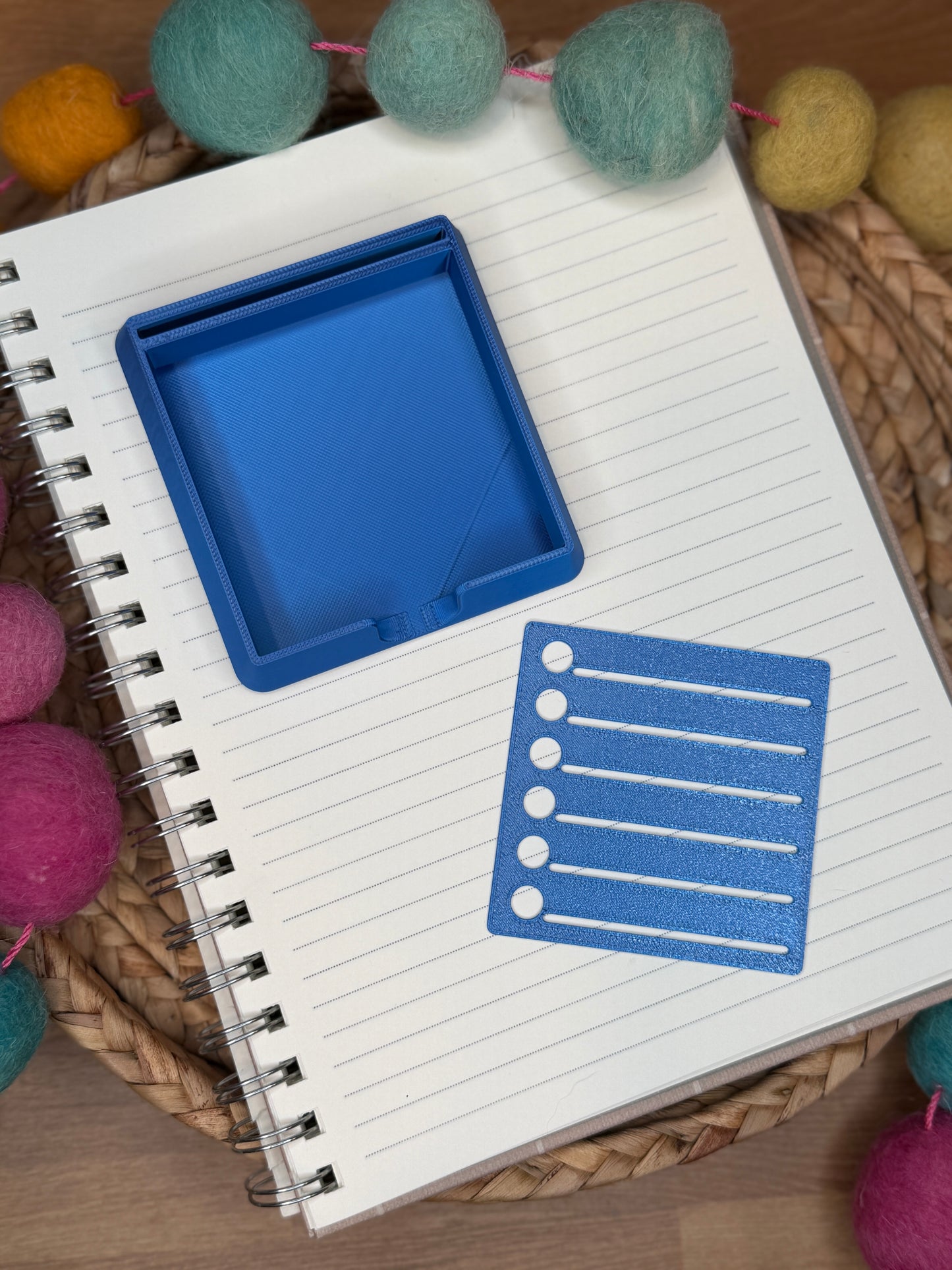 Desk Note Holder with Built-In Checklist Stencil