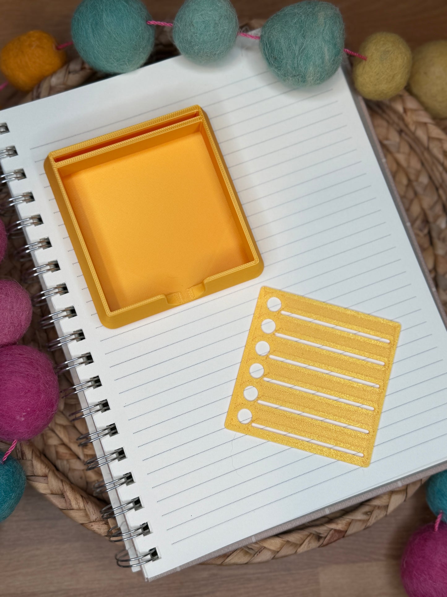 Desk Note Holder with Built-In Checklist Stencil