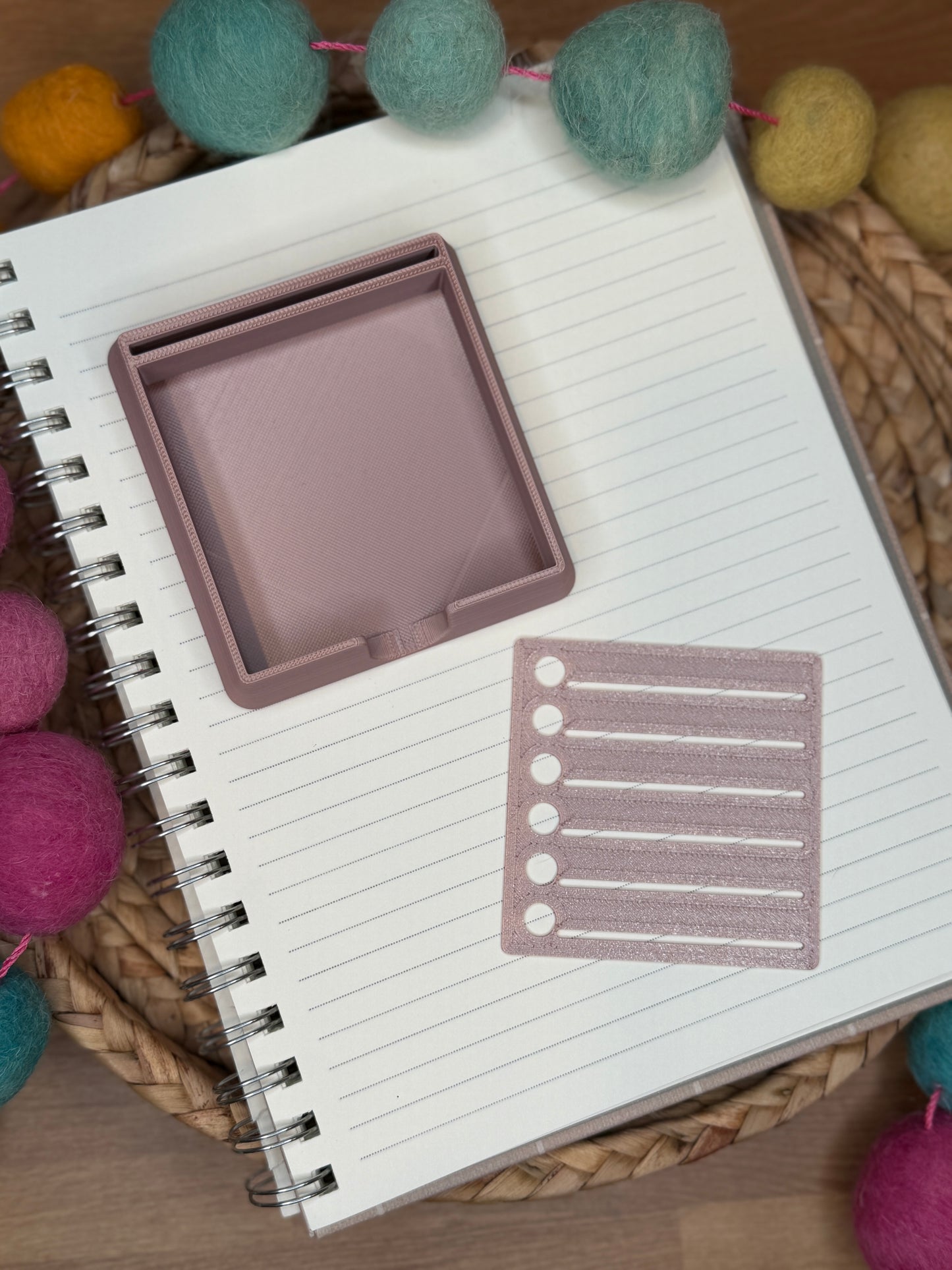 Desk Note Holder with Built-In Checklist Stencil